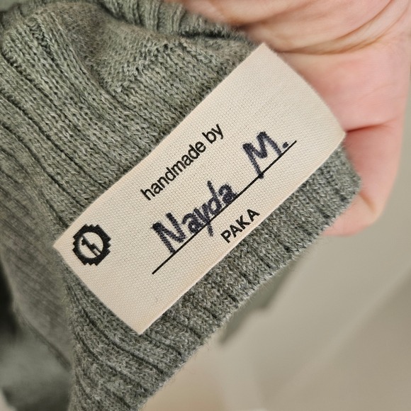 Paka Ultralight Crew Neck Sweater Sz L Lichen Green Pullover - Picture 11 of 11